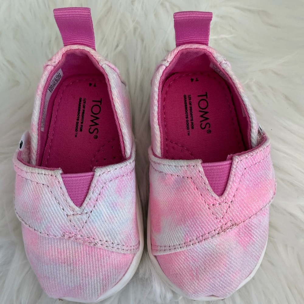 TOMS Alpargata Baby/Toddler Shoes
Neon  Pink Slip-On Shoes Size 4
